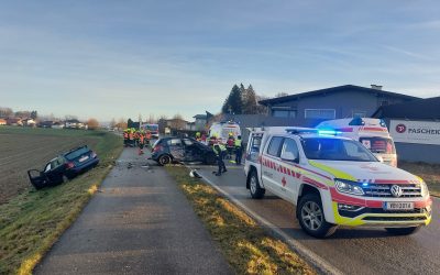 2 Verletzte bei schwerem Crash